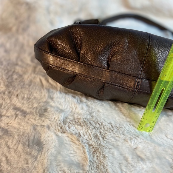 Liz Claiborne Bronze shoulder bag - Picture 3 of 5